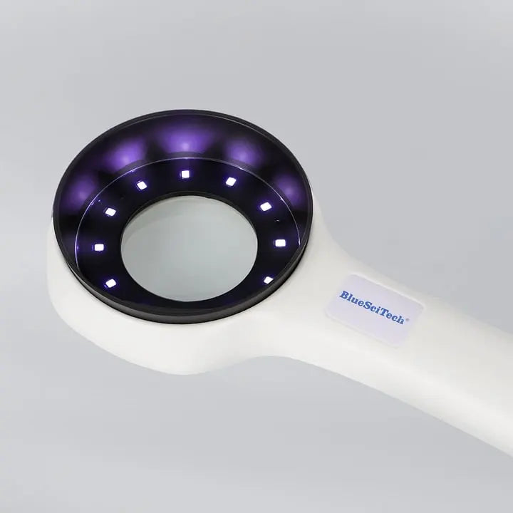 365nm UV Wood's Lamp illumination for skin analysis